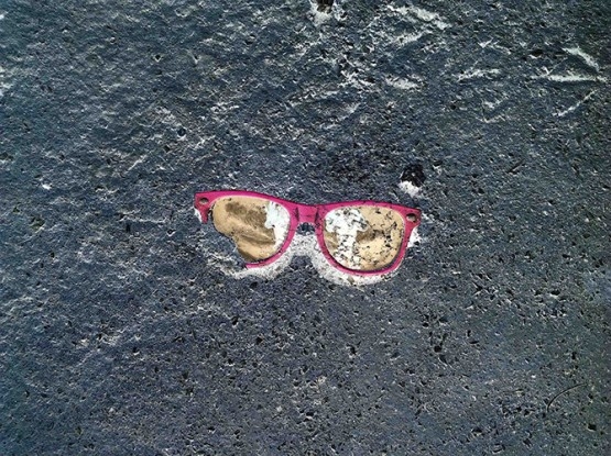 IPS #4626 (Turquoise Sunglasses), 2011, Archival pigment print